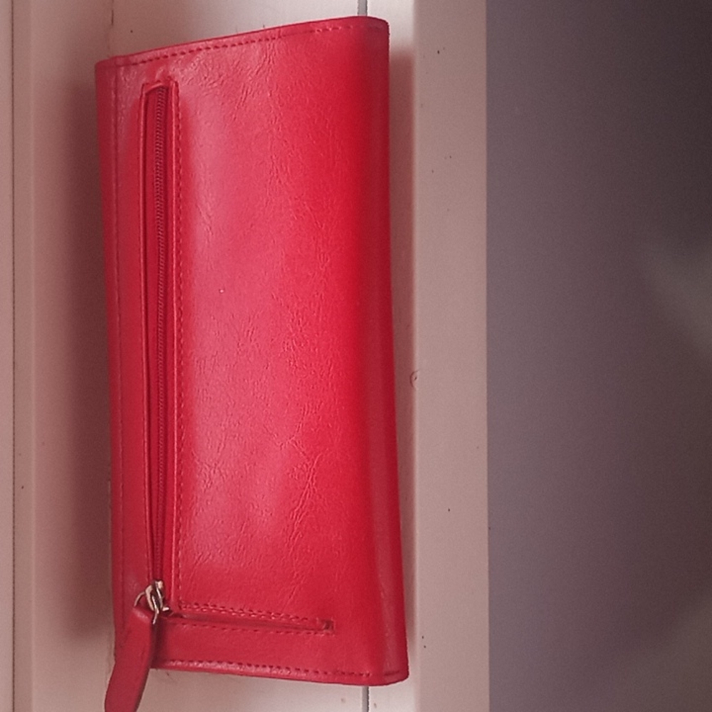 Red Clutch - Picture 2 of 3
